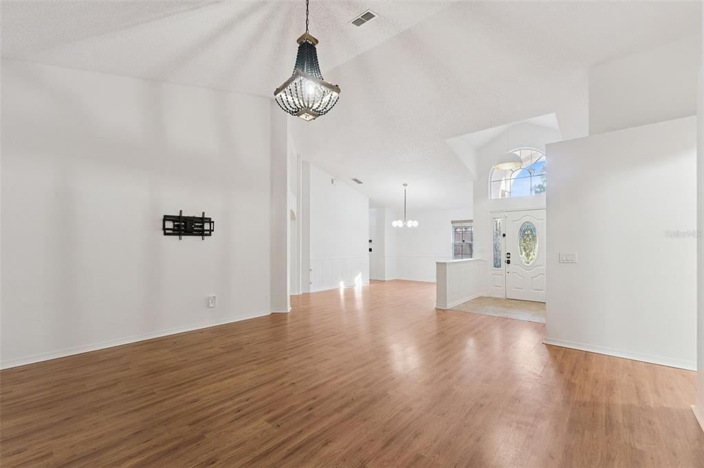 En Venta: $449,900 (4 camas, 2 baños, 2496 Pies cuadrados)