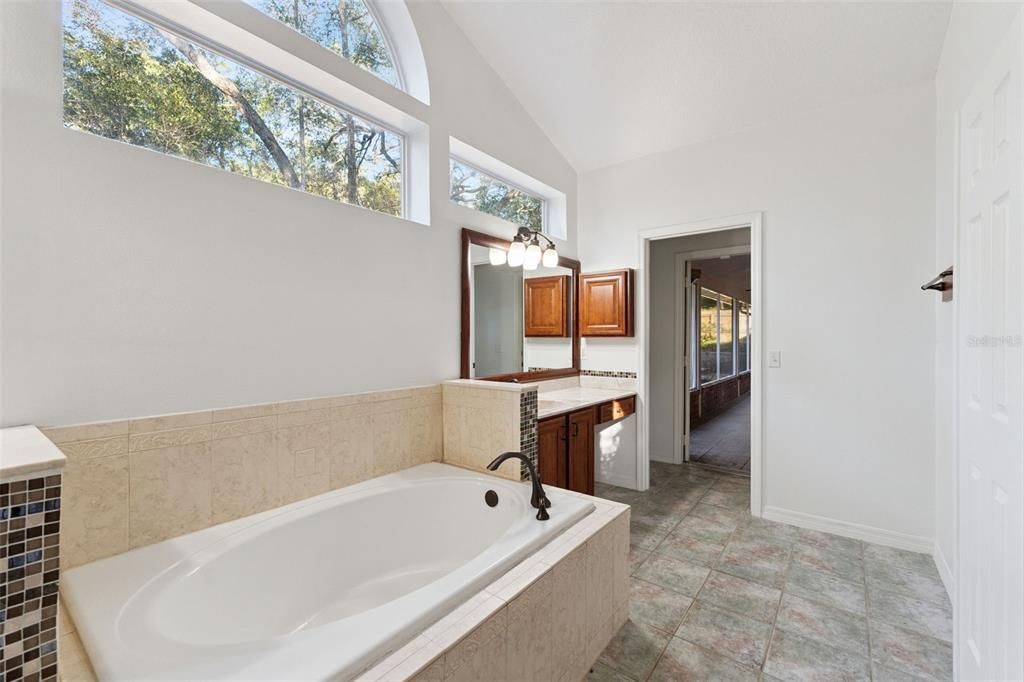 En Venta: $449,900 (4 camas, 2 baños, 2496 Pies cuadrados)