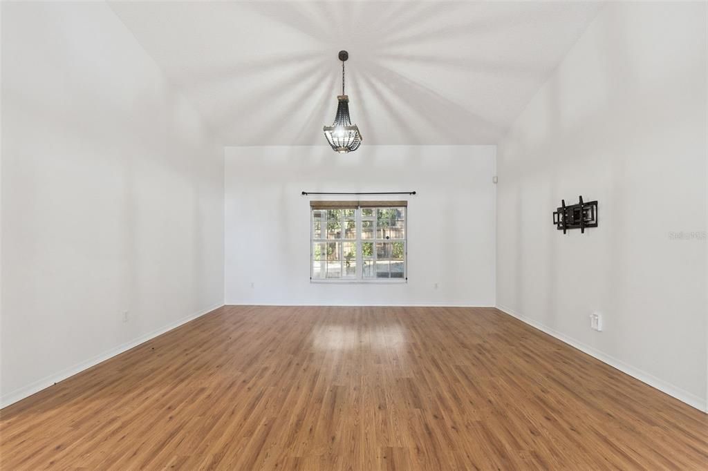 En Venta: $449,900 (4 camas, 2 baños, 2496 Pies cuadrados)