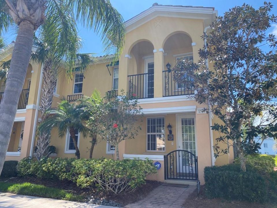 For Rent: $2,317 (3 beds, 2 baths, 1673 Square Feet)