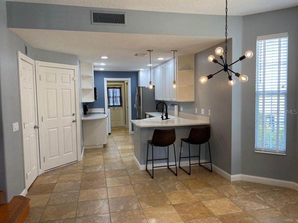 For Rent: $2,317 (3 beds, 2 baths, 1673 Square Feet)