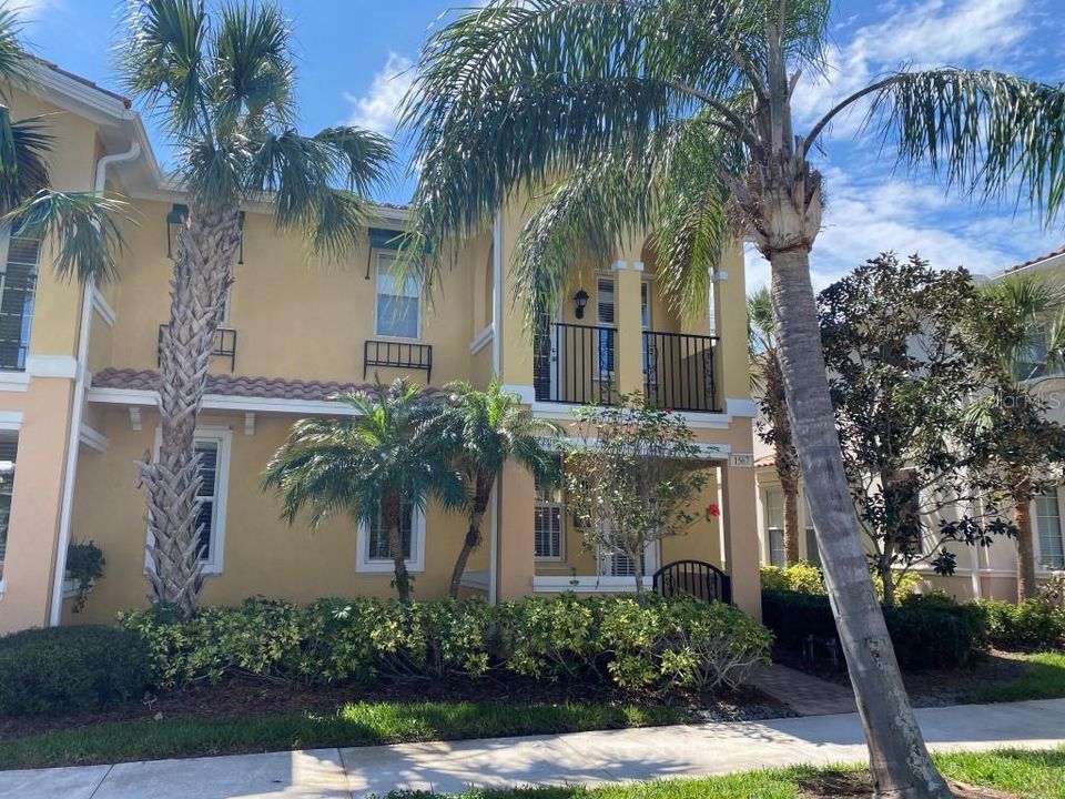 For Rent: $2,317 (3 beds, 2 baths, 1673 Square Feet)