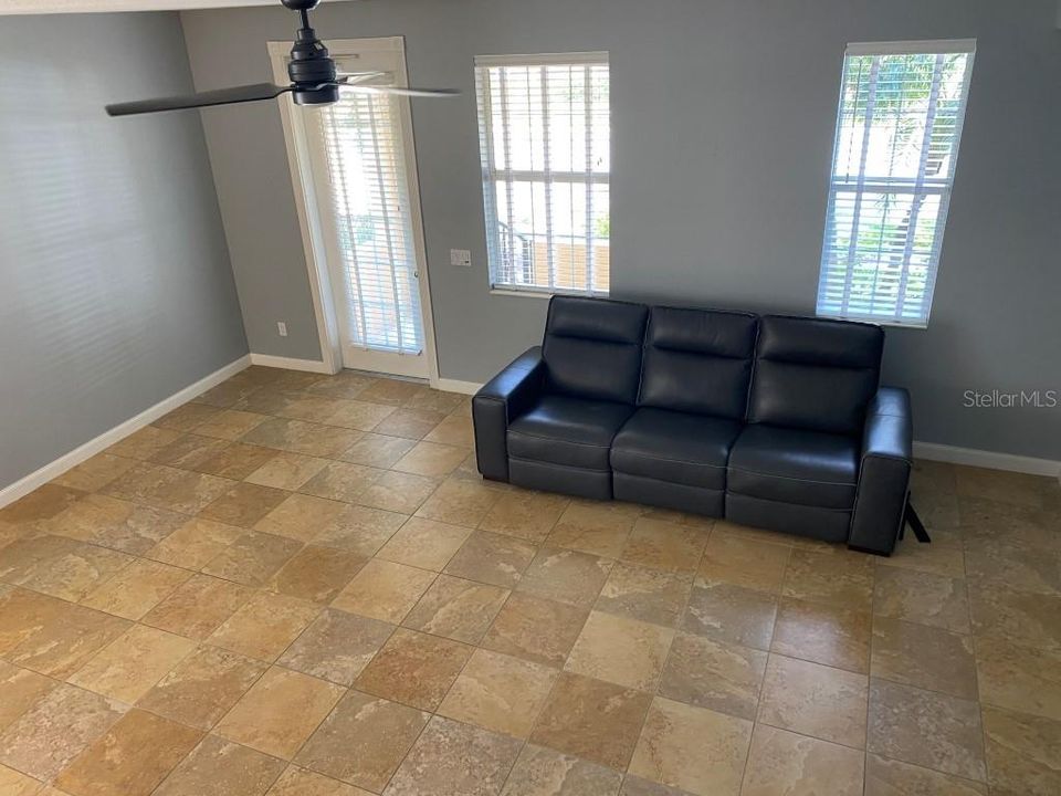 For Rent: $2,317 (3 beds, 2 baths, 1673 Square Feet)