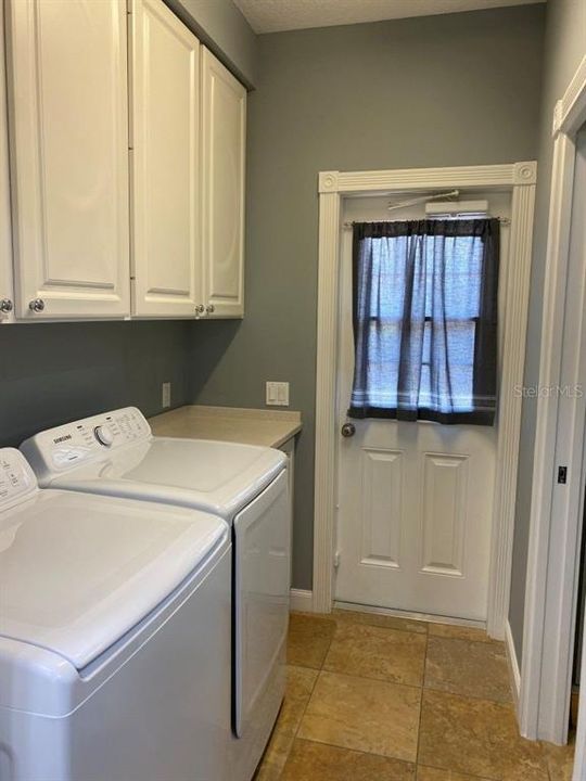 For Rent: $2,317 (3 beds, 2 baths, 1673 Square Feet)