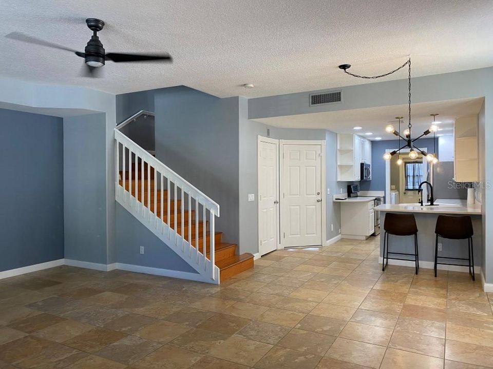 For Rent: $2,317 (3 beds, 2 baths, 1673 Square Feet)