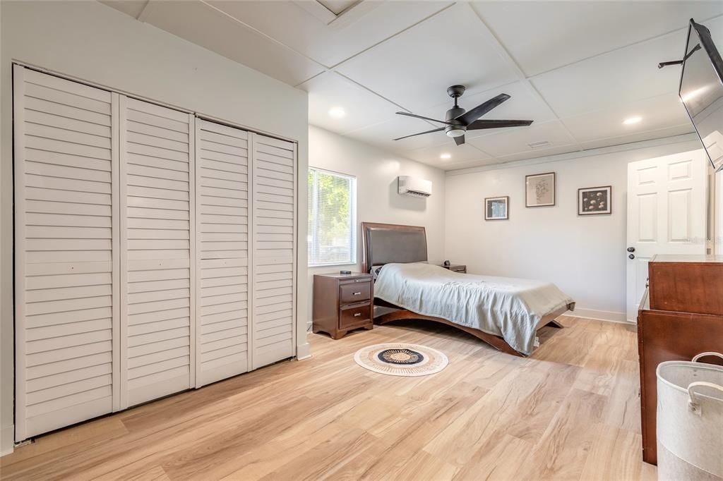 На продажу: $285,000 (3 спален, 1 ванн, 1497 Квадратных фут)