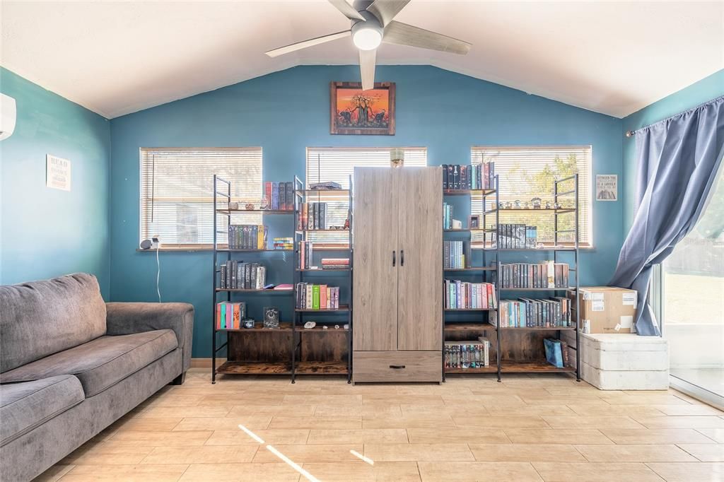 На продажу: $285,000 (3 спален, 1 ванн, 1497 Квадратных фут)