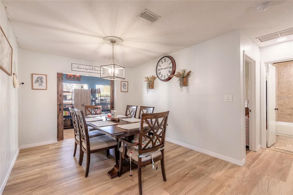 На продажу: $285,000 (3 спален, 1 ванн, 1497 Квадратных фут)