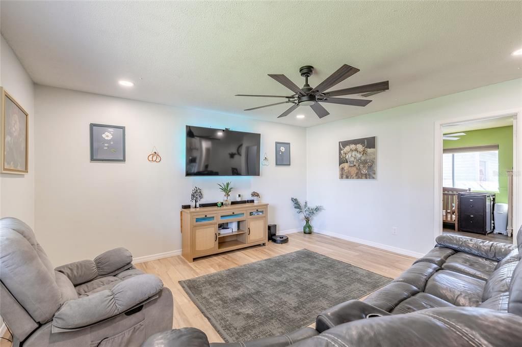 На продажу: $285,000 (3 спален, 1 ванн, 1497 Квадратных фут)