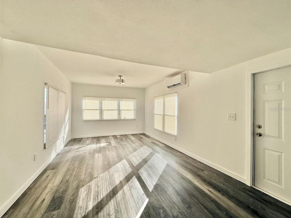 В аренду: $1,400 (2 спален, 1 ванн, 672 Квадратных фут)