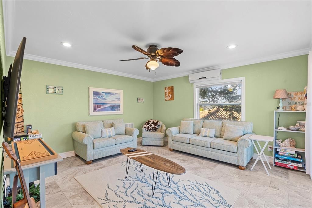 En Renta: $8,000 (4 camas, 3 baños, 2437 Pies cuadrados)