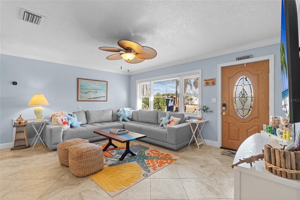 En Renta: $8,000 (4 camas, 3 baños, 2437 Pies cuadrados)