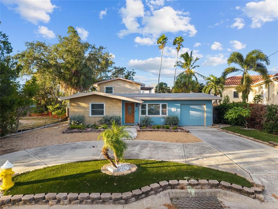 En Renta: $8,000 (4 camas, 3 baños, 2437 Pies cuadrados)