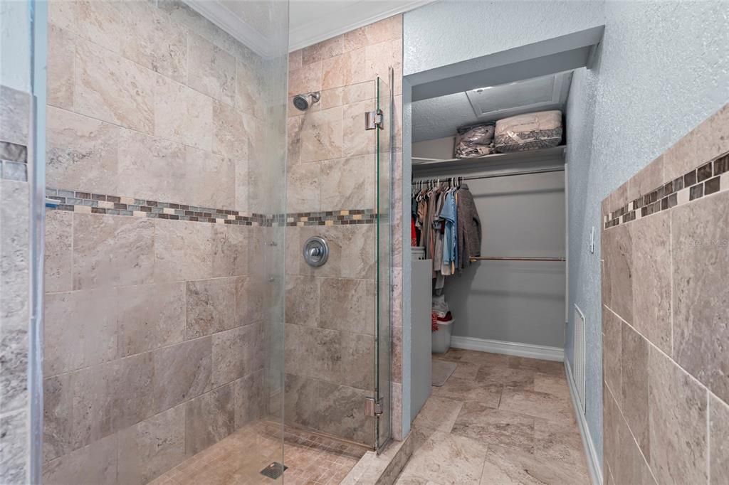 En Renta: $8,000 (4 camas, 3 baños, 2437 Pies cuadrados)