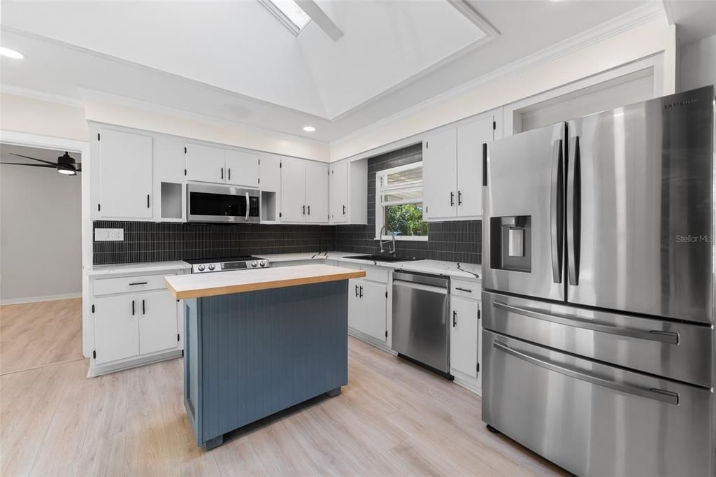 出租: $2,900 (3 贝兹, 2 浴室, 1414 平方英尺)