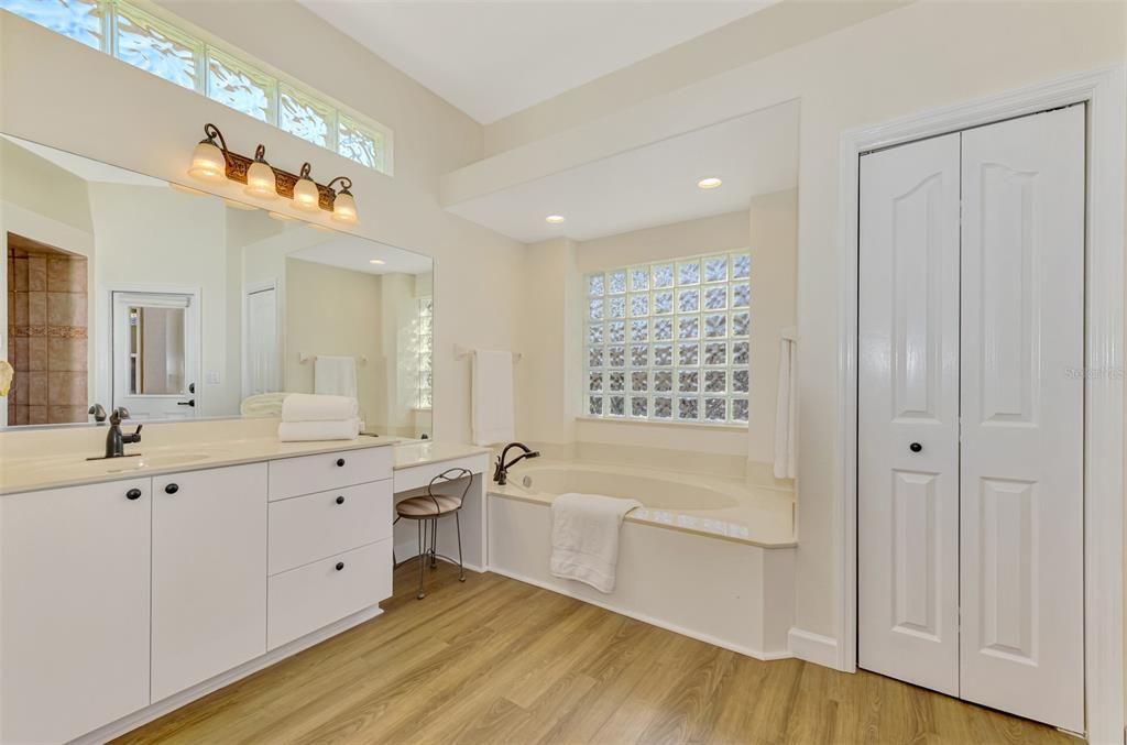 待售: $999,999 (3 贝兹, 3 浴室, 3023 平方英尺)