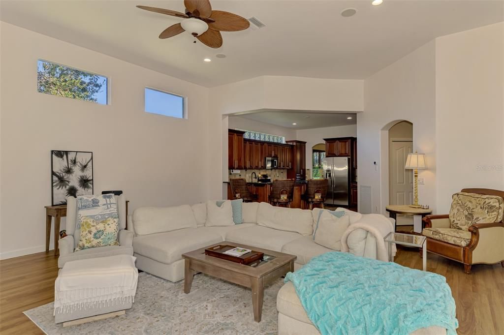 待售: $999,999 (3 贝兹, 3 浴室, 3023 平方英尺)