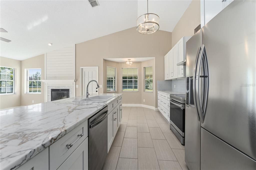 合同活跃: $389,600 (3 贝兹, 2 浴室, 1495 平方英尺)