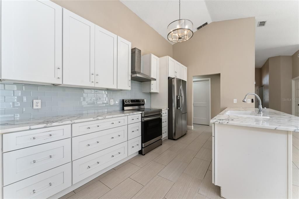 合同活跃: $389,600 (3 贝兹, 2 浴室, 1495 平方英尺)