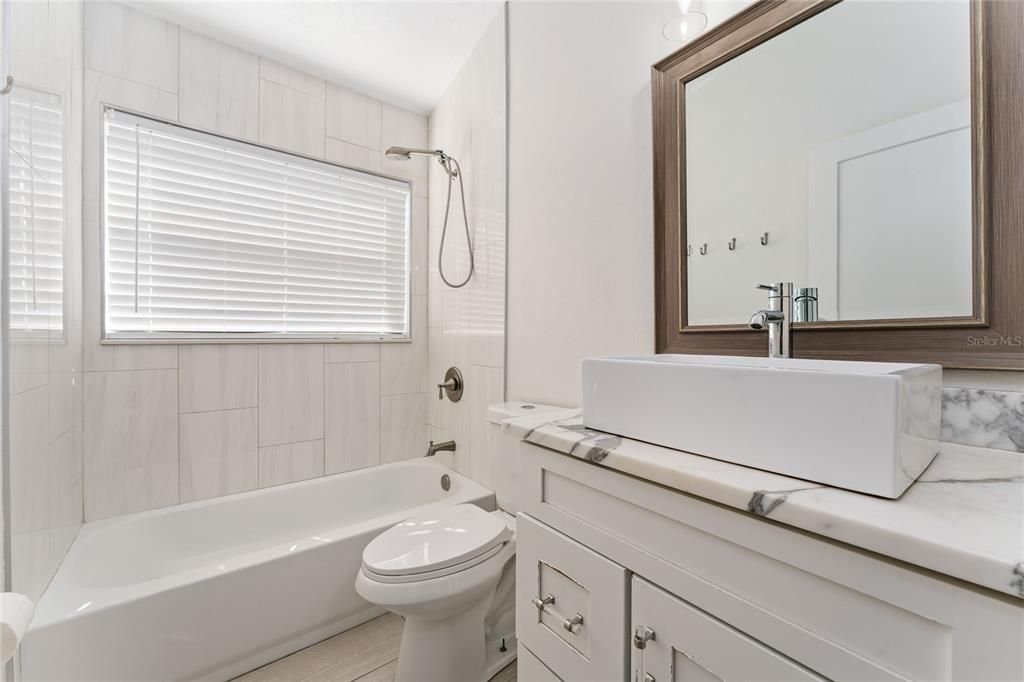 合同活跃: $389,600 (3 贝兹, 2 浴室, 1495 平方英尺)