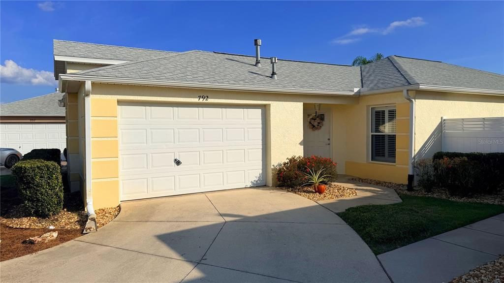 For Sale: $325,000 (2 beds, 2 baths, 1196 Square Feet)