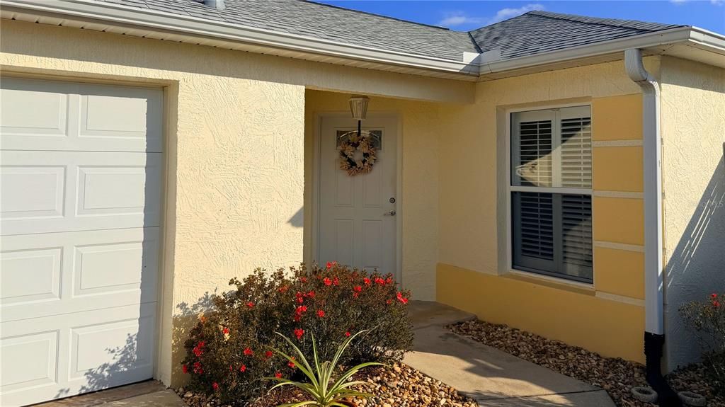 For Sale: $325,000 (2 beds, 2 baths, 1196 Square Feet)