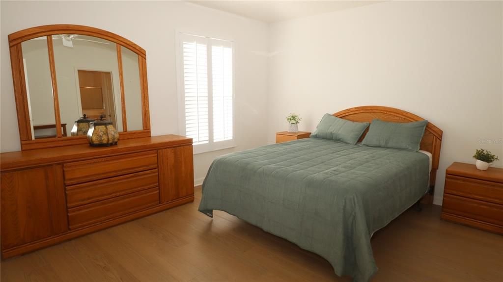 For Sale: $325,000 (2 beds, 2 baths, 1196 Square Feet)