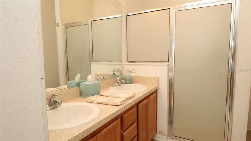 For Sale: $325,000 (2 beds, 2 baths, 1196 Square Feet)