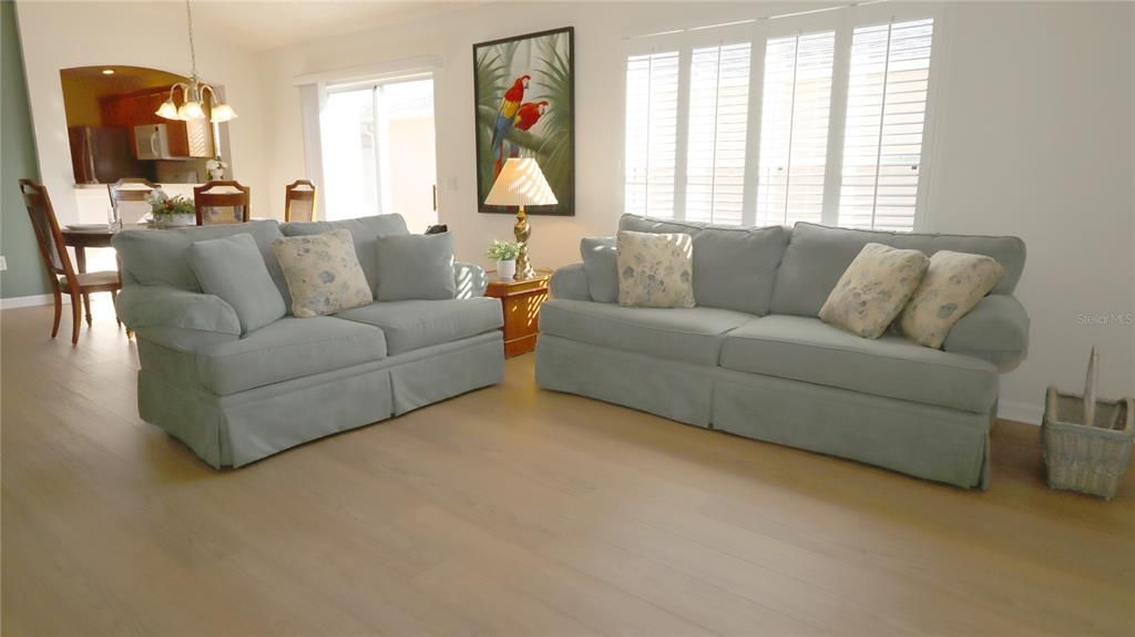 For Sale: $325,000 (2 beds, 2 baths, 1196 Square Feet)