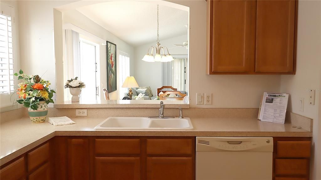 For Sale: $325,000 (2 beds, 2 baths, 1196 Square Feet)