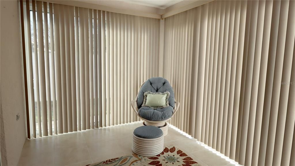 For Sale: $325,000 (2 beds, 2 baths, 1196 Square Feet)