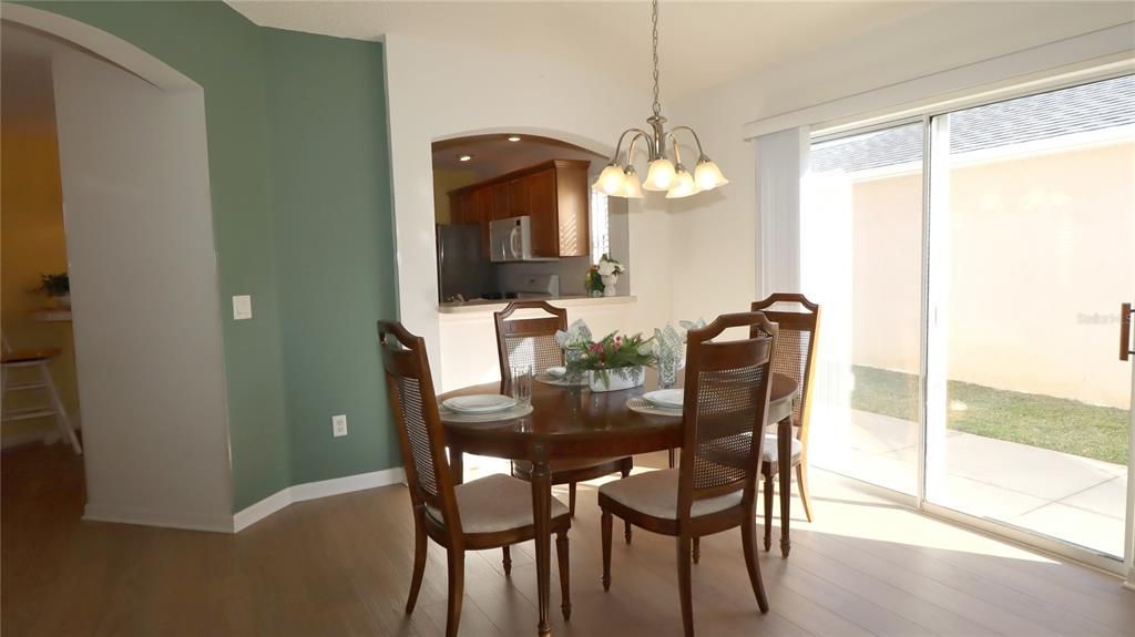 For Sale: $325,000 (2 beds, 2 baths, 1196 Square Feet)