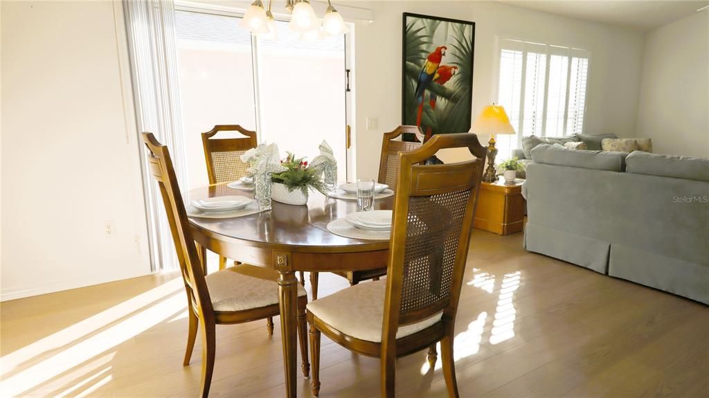 For Sale: $325,000 (2 beds, 2 baths, 1196 Square Feet)