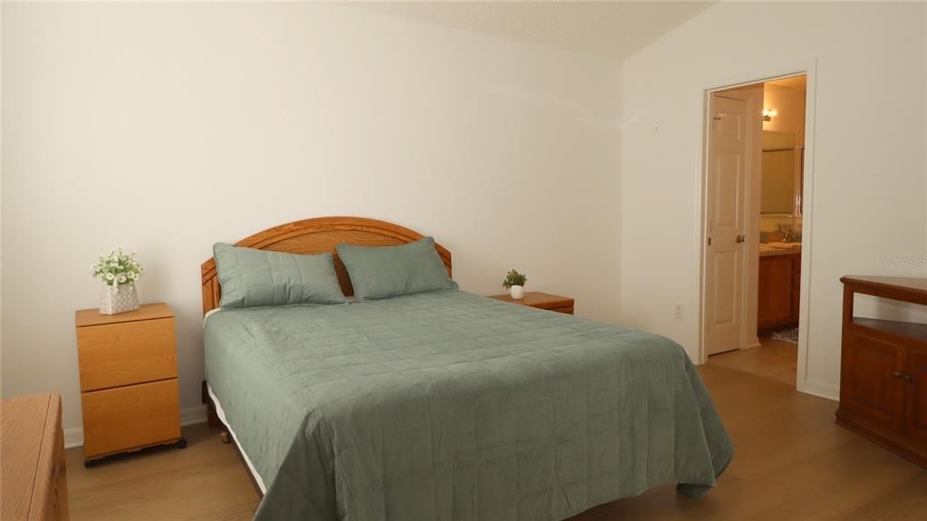 For Sale: $325,000 (2 beds, 2 baths, 1196 Square Feet)