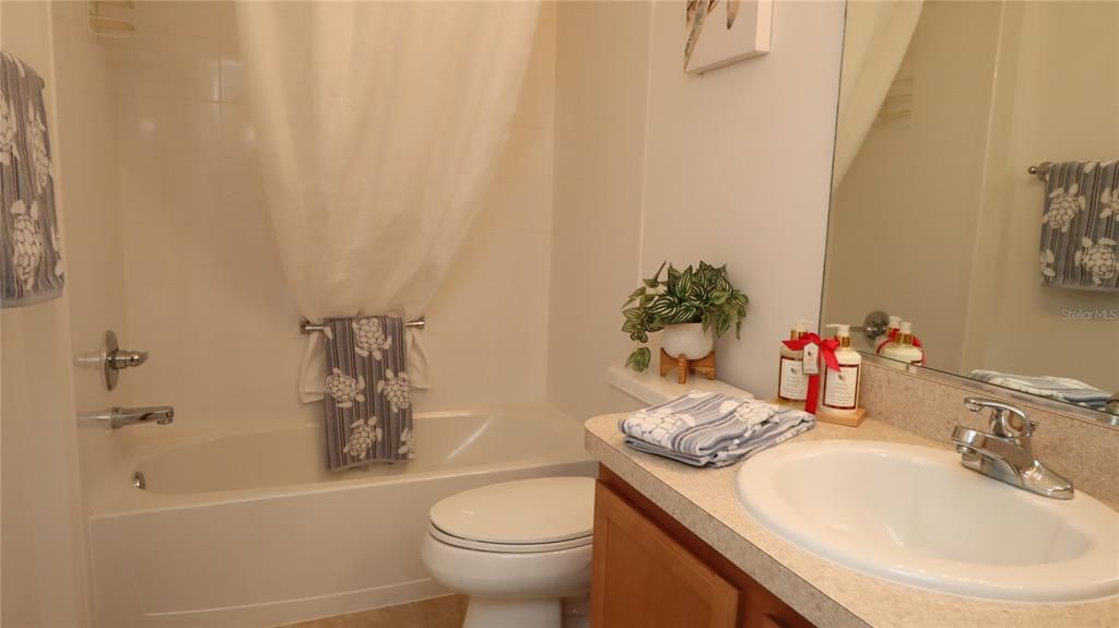 For Sale: $325,000 (2 beds, 2 baths, 1196 Square Feet)