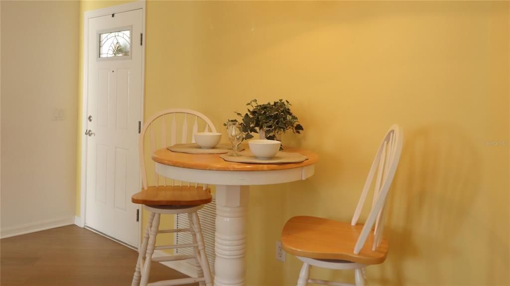 For Sale: $325,000 (2 beds, 2 baths, 1196 Square Feet)