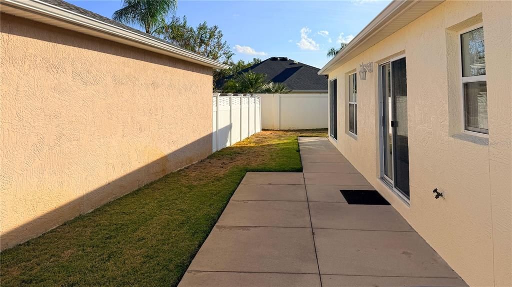 For Sale: $325,000 (2 beds, 2 baths, 1196 Square Feet)