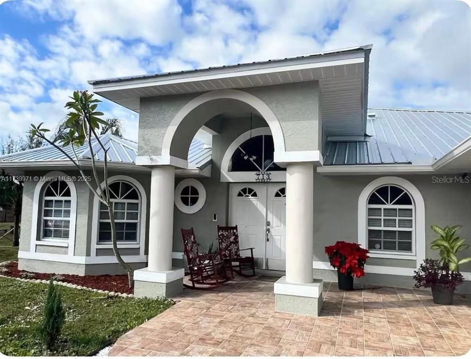 For Sale: $785,000 (6 beds, 3 baths, 2420 Square Feet)