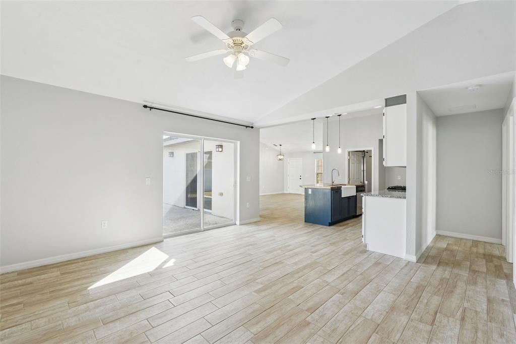 На продажу: $379,000 (4 спален, 2 ванн, 1744 Квадратных фут)