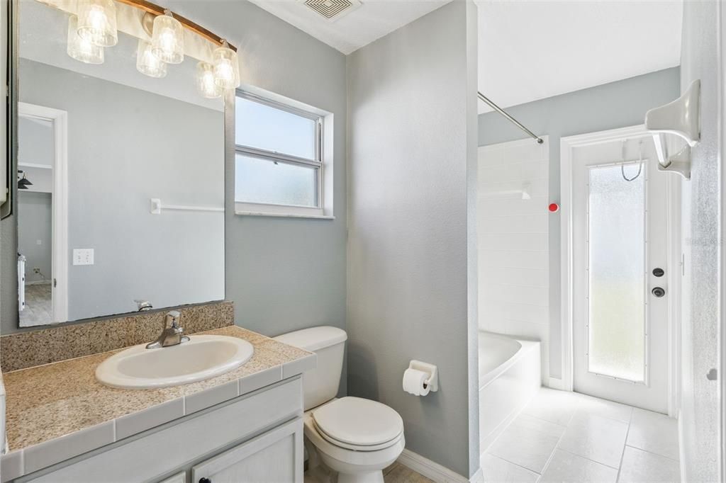 На продажу: $379,000 (4 спален, 2 ванн, 1744 Квадратных фут)