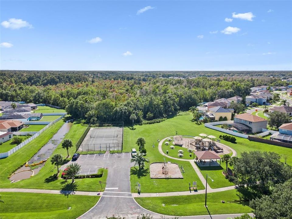 На продажу: $379,000 (4 спален, 2 ванн, 1744 Квадратных фут)