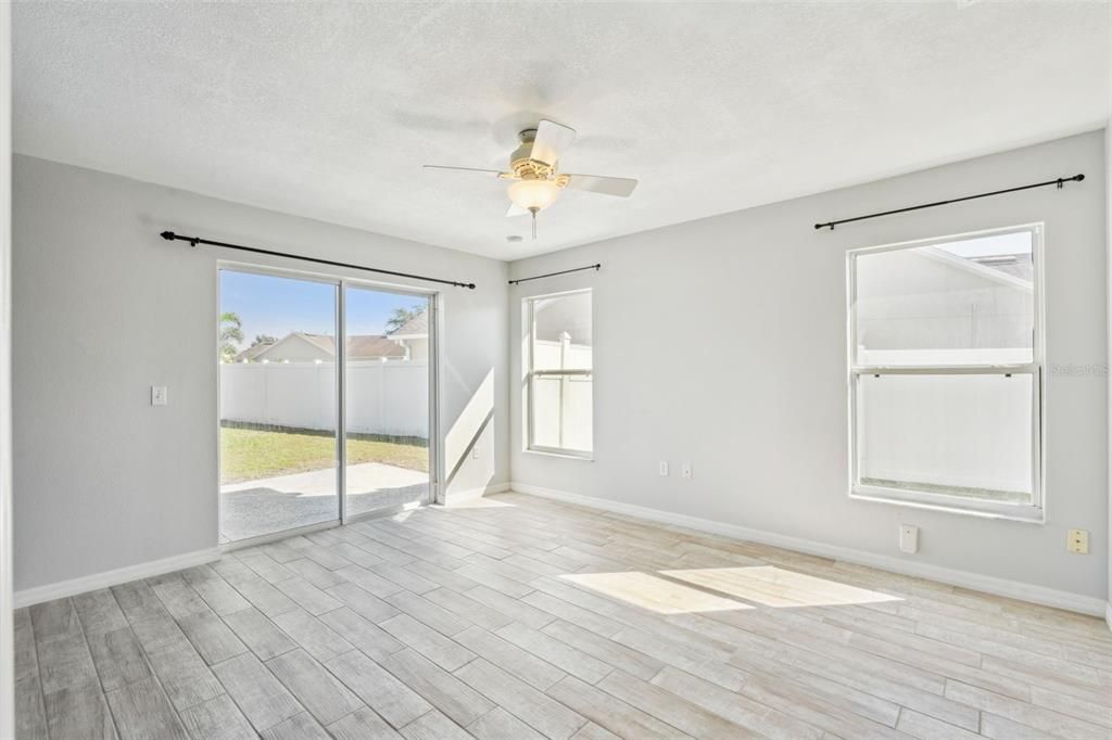 На продажу: $379,000 (4 спален, 2 ванн, 1744 Квадратных фут)