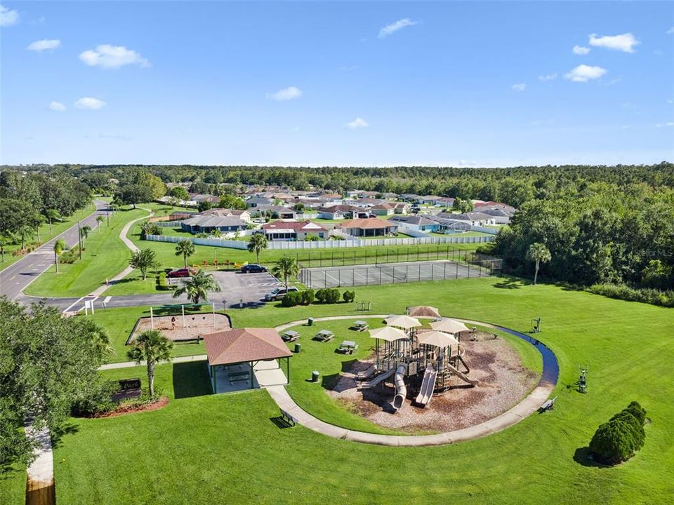 На продажу: $379,000 (4 спален, 2 ванн, 1744 Квадратных фут)