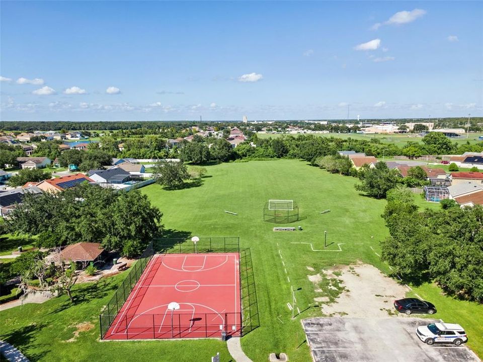 На продажу: $379,000 (4 спален, 2 ванн, 1744 Квадратных фут)