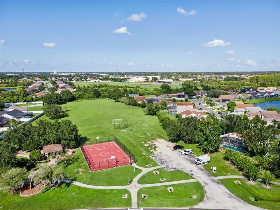 На продажу: $379,000 (4 спален, 2 ванн, 1744 Квадратных фут)