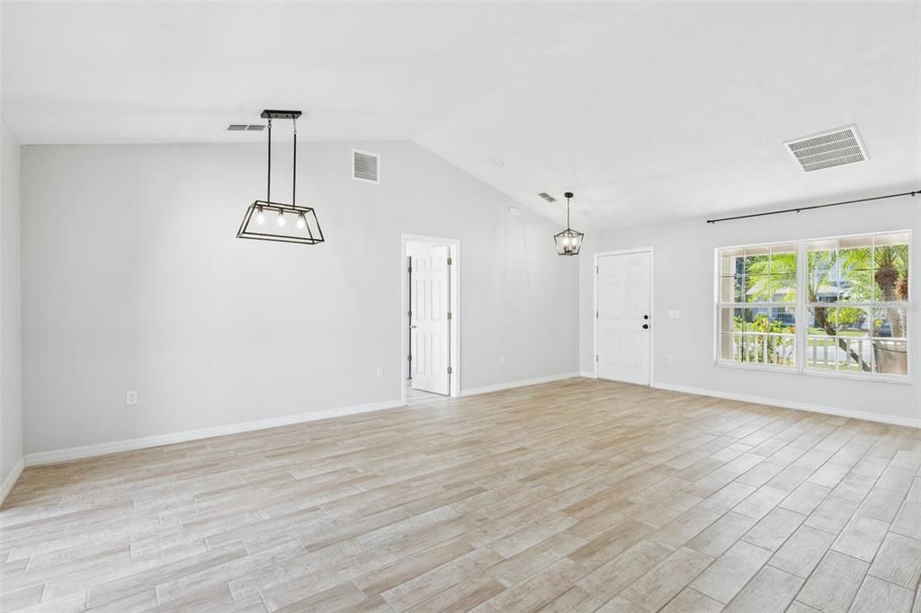 На продажу: $379,000 (4 спален, 2 ванн, 1744 Квадратных фут)