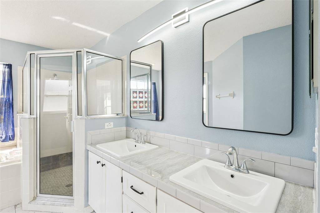 На продажу: $379,000 (4 спален, 2 ванн, 1744 Квадратных фут)