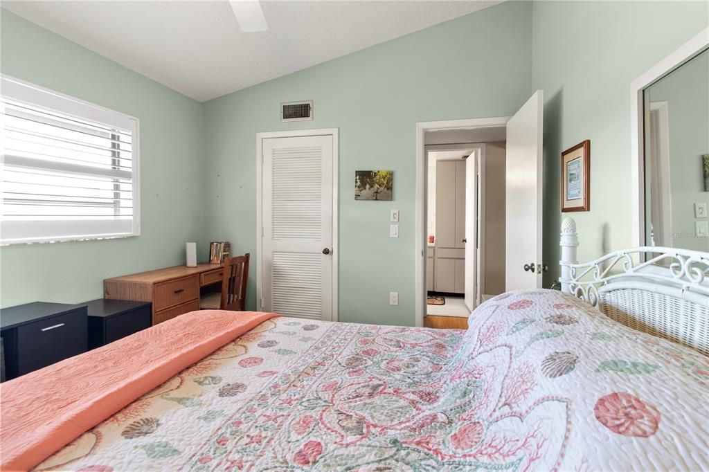 For Sale: $209,000 (2 beds, 2 baths, 1336 Square Feet)