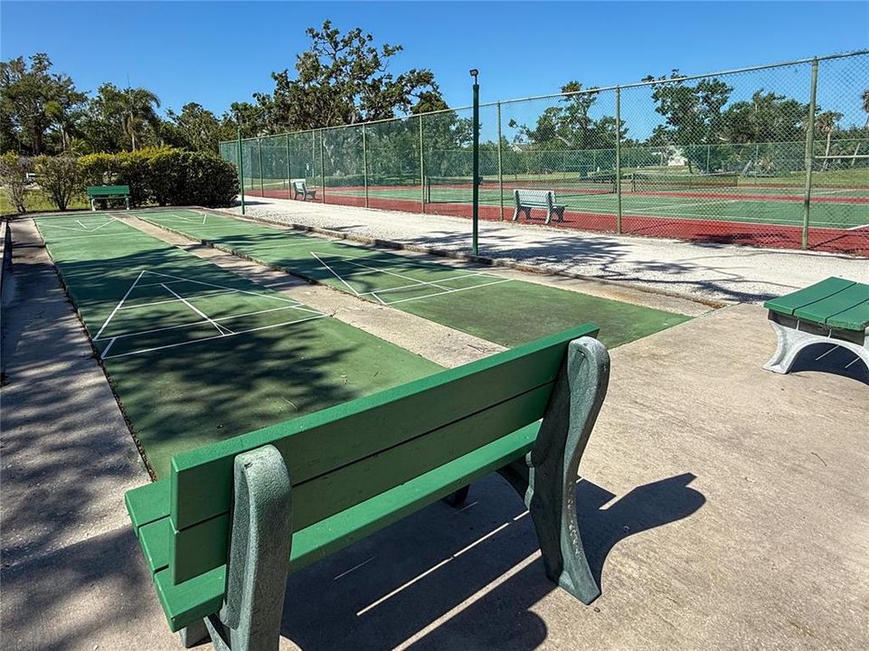 For Sale: $209,000 (2 beds, 2 baths, 1336 Square Feet)