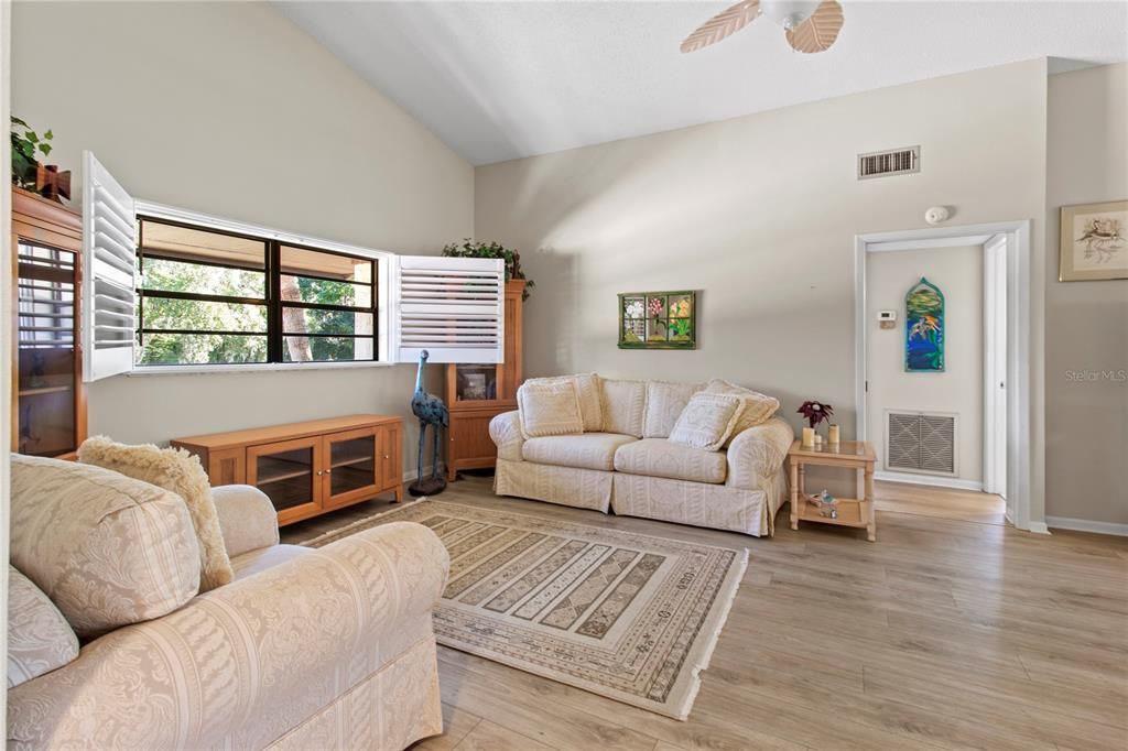 For Sale: $209,000 (2 beds, 2 baths, 1336 Square Feet)